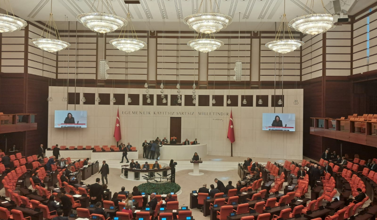 CHP’li Aşkın Genç: Emekli ikramiyesiyle kurban kesmeyi bırakın, 4 kilo kıymayı zor alıyor