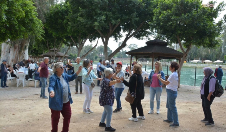 Mersin Büyükşehir Belediyesi Emekli Evleri’nden gezi organizasyonu