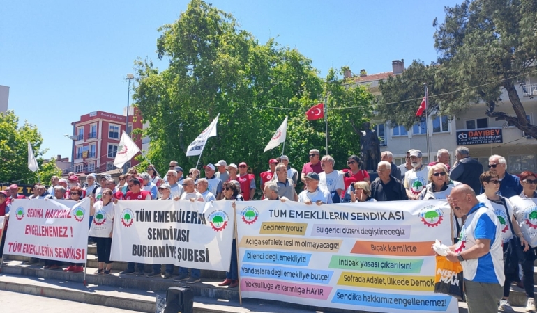 Burhaniye’de emekli eylemi: Bayram ikramiyesi bir haftalık pazar parası bile değildir