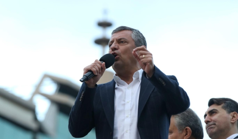 Özgür Özel Karabük’te konuştu: İktidarımızda ilk yıl 100 gün içinde en düşük emekli maaşı bir asgari ücrete çıkarılacak