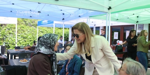 Ataköy Emekliler Evi’nde Anneler Günü: Üç kuşak bir araya geldi
