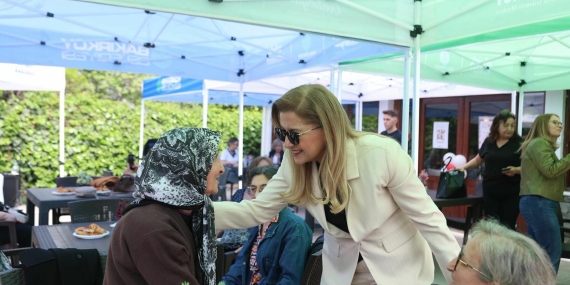 Ataköy Emekliler Evi’nde Anneler Günü: Üç kuşak bir araya geldi
