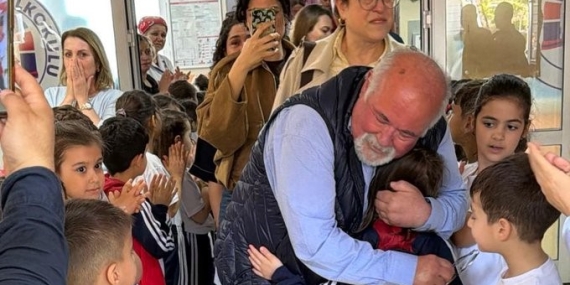 Zonguldak’ta emekli olan 43 yıllık öğretmene duygusal veda