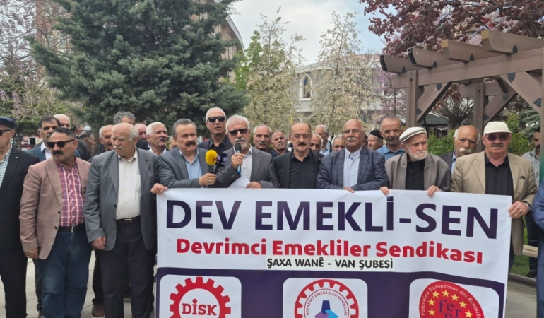 Van’da emekliler basın açıklaması yaptı: Emekliler bunun hesabını sandıkta soracaktır