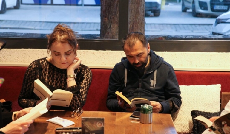 Emekli öğretmen Tokat’ta kitap kulübü kurdu