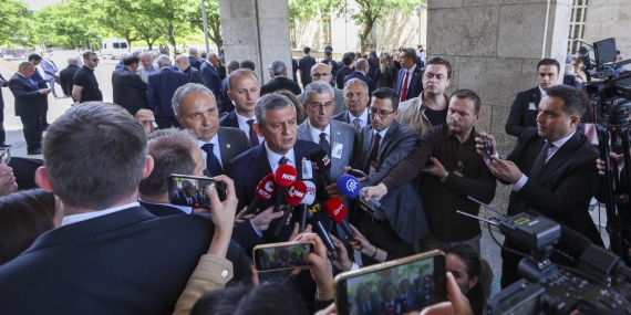 Özgür Özel:  Olağanüstü kurultayla ilgili imza toplama süreci başlatıldı