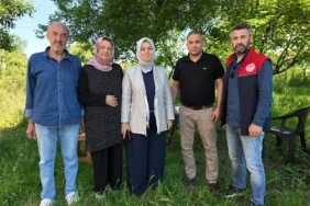Düzce İl Tarım ve Orman Müdürü Esra Uzun, kentte tek olan ipek böceği yetiştiriciliği yapan emekli öğretmen Sefa Konca’yı ziyaret etti