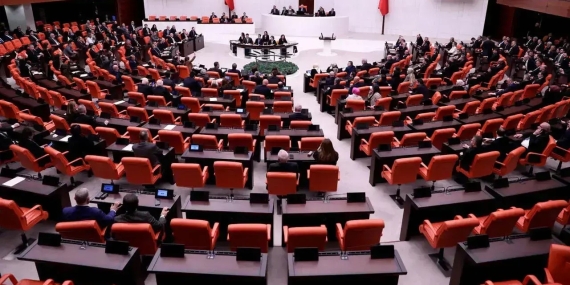 En düşük emekli aylığı düzenlemesi Meclis’ten geçti